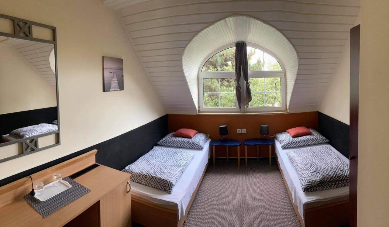 Berg Toboz Panzio Hotel Pécs Eksteriør billede