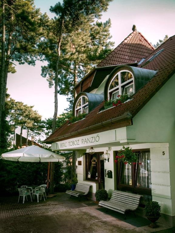 Berg Toboz Panzio Hotel Pécs Eksteriør billede