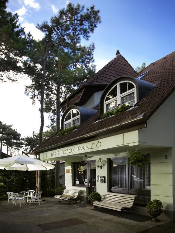 Berg Toboz Panzio Hotel Pécs Eksteriør billede