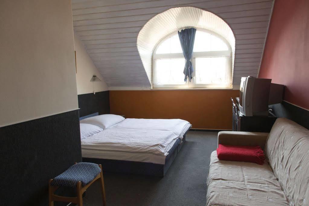 Berg Toboz Panzio Hotel Pécs Eksteriør billede