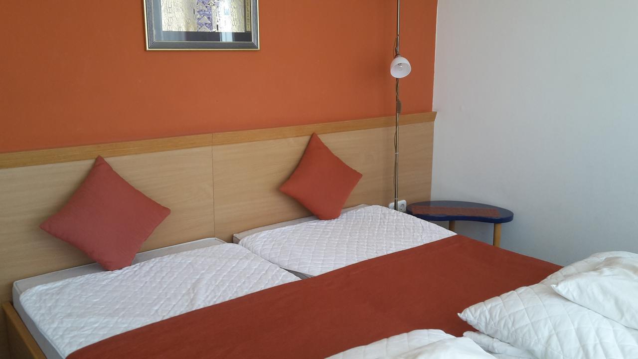Berg Toboz Panzio Hotel Pécs Eksteriør billede